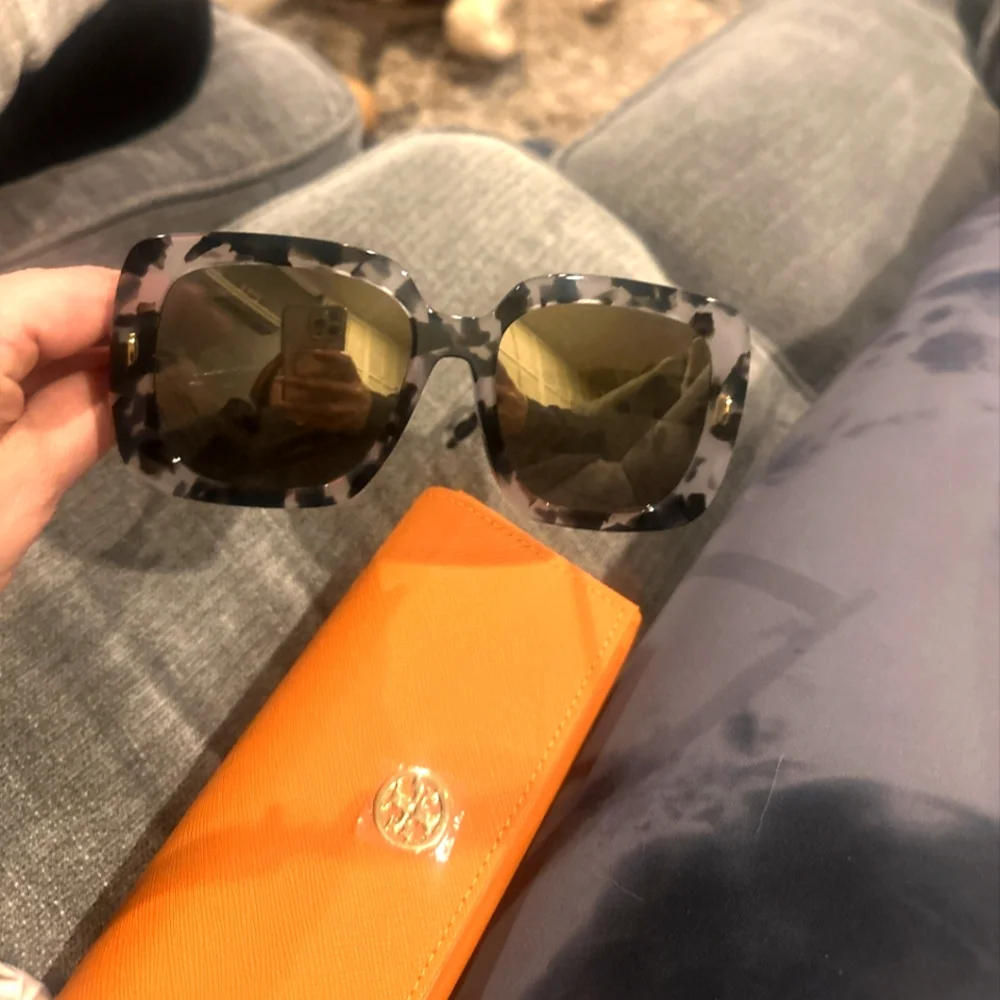 Tory Burch sunglasses - Picture 1 of 16